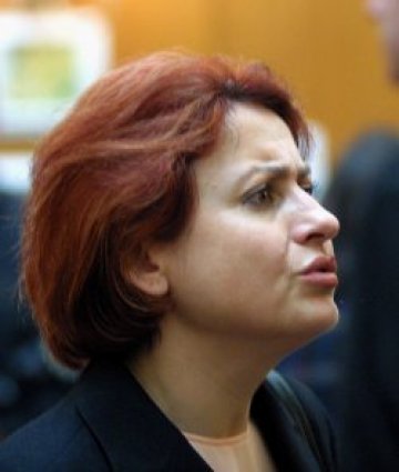 Емел Етем връчи на Велчев документи за нарушения в Държавния резерв