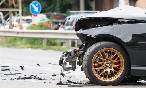 Кола се преобърна по таван край Смолян – ранени са майка и дете