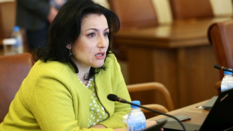 На живо: Брифинг на земеделския министър Десислава Танева
