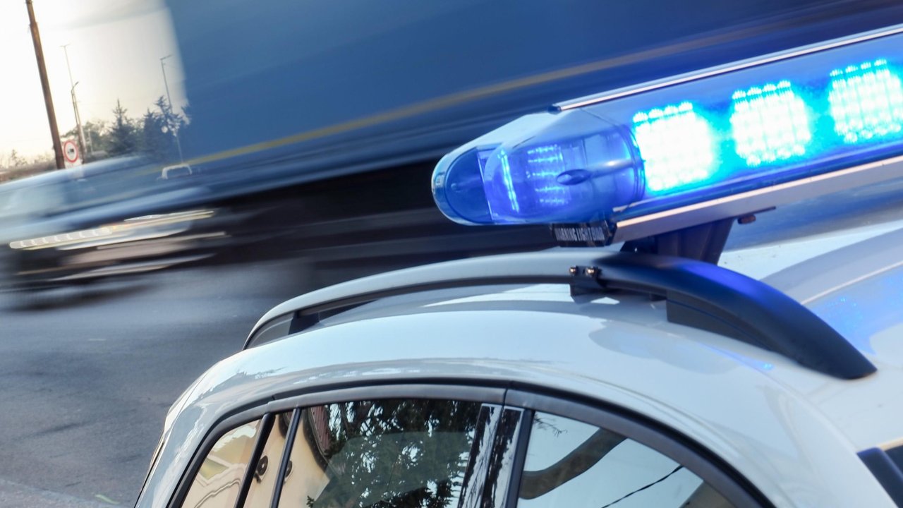 Два камиона и автобус се запалиха след удар на пътя Русе – София