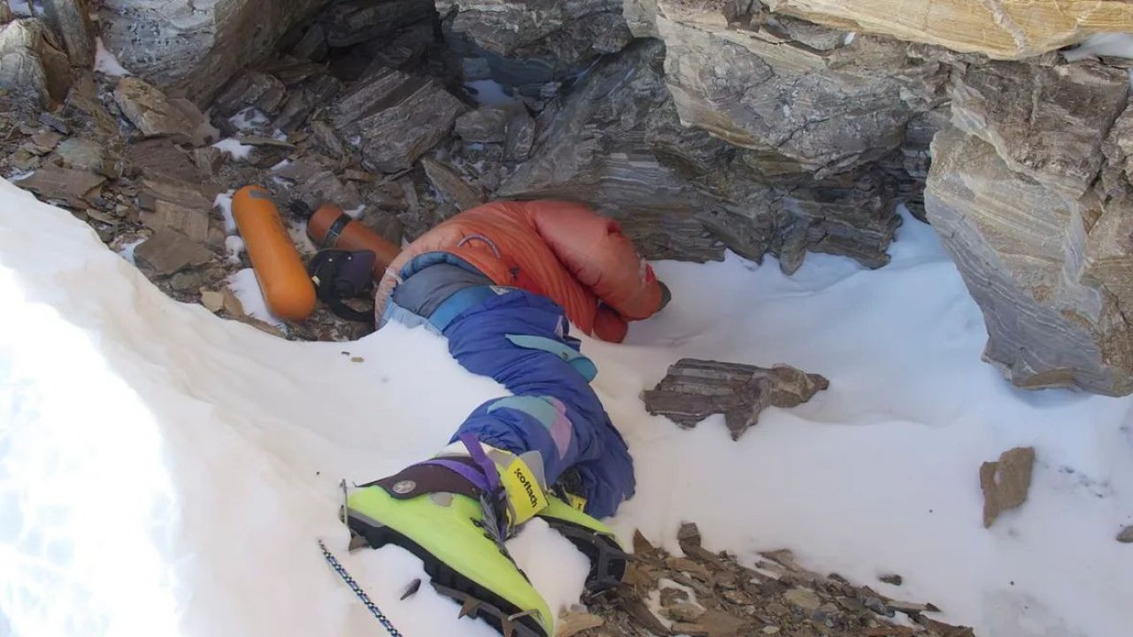 Recovering Green Boots: The Dangerous Mission on Mount Everest
