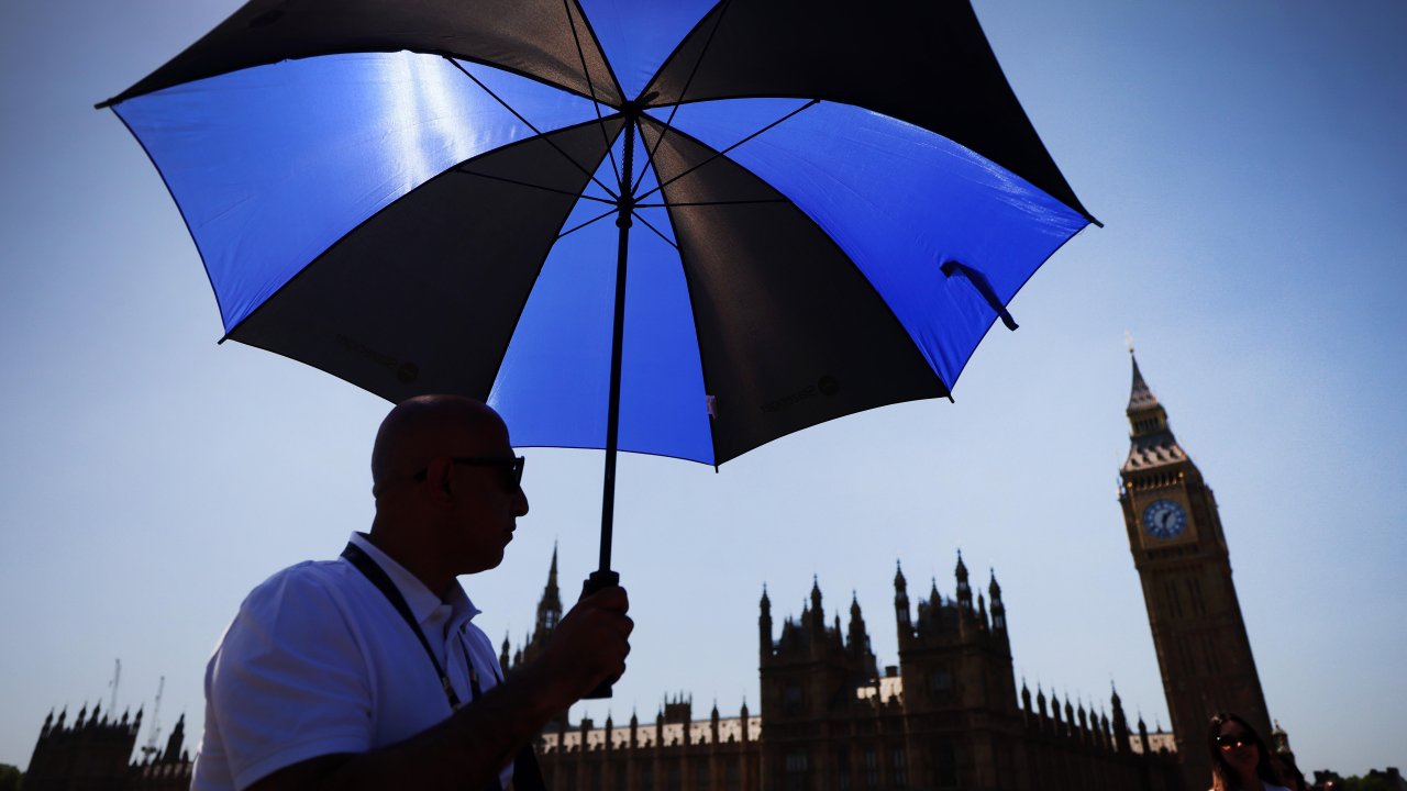 UK Heatwave: Record Temperatures, Deaths, and Widespread Disruptions