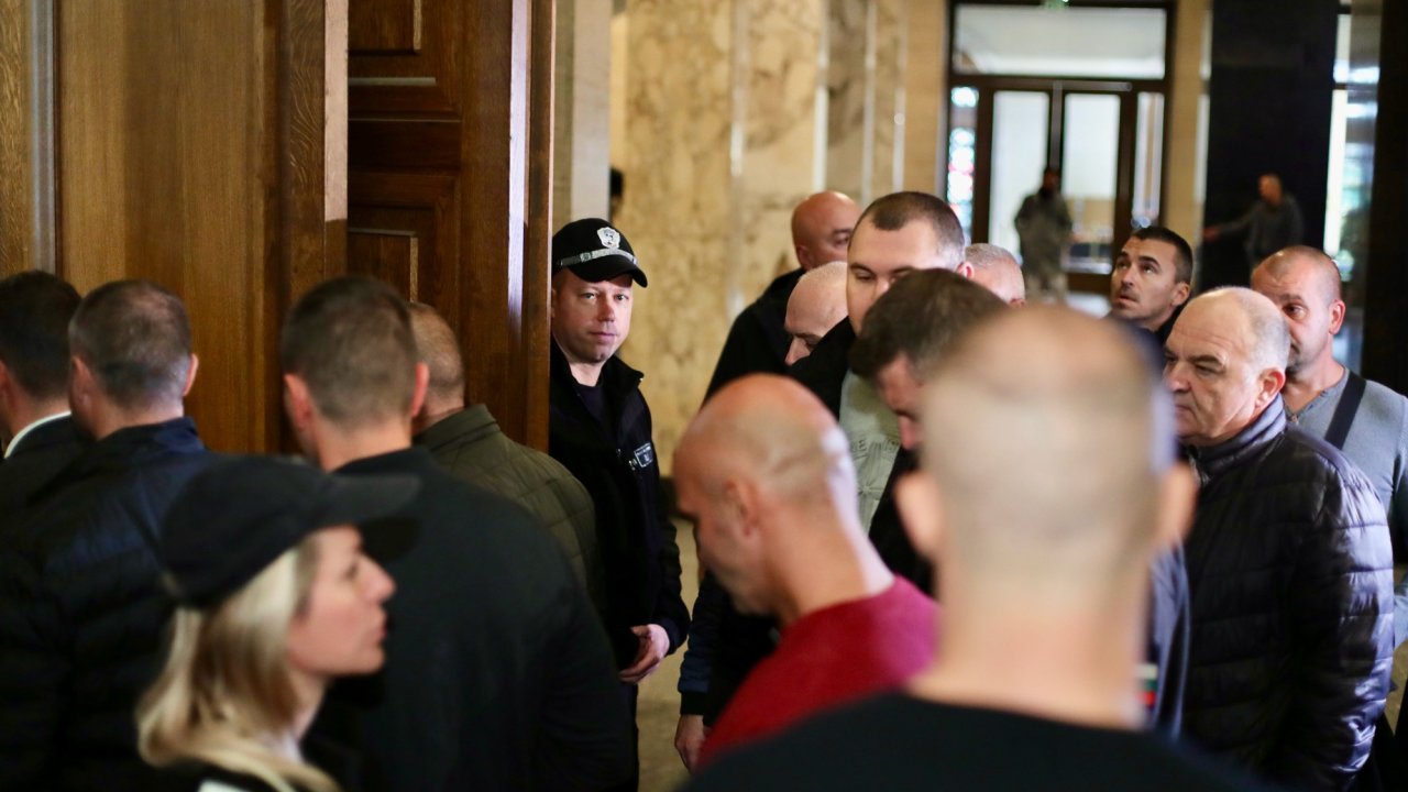 Съдът решава дали да освободи служителя на НСО, блъснал Колтуклиева (СНИМКИ)