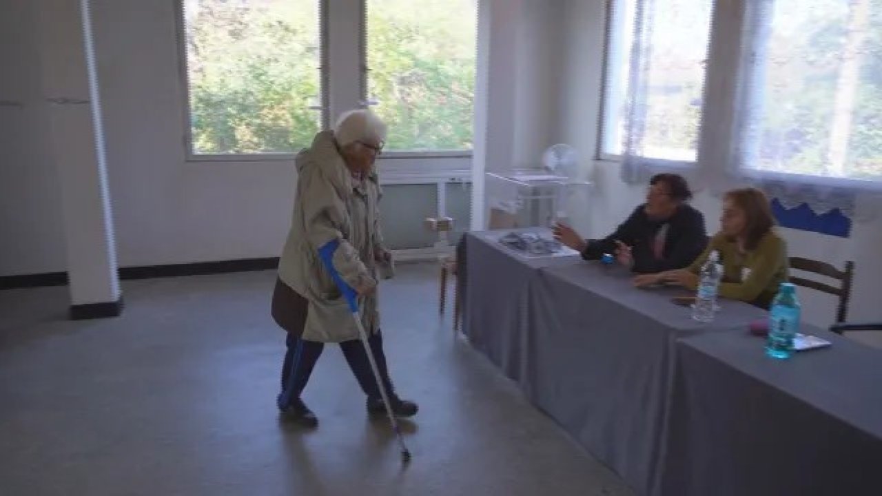 90-годишната Баба Цанка пред машината: Това не е за шашави като мене