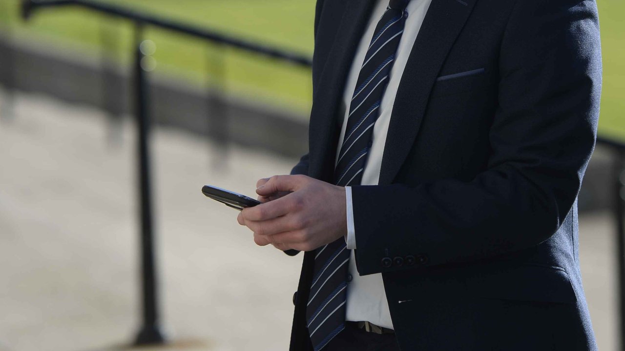 How Russia Exploited an iPhone Using Banned Israeli Tech to Target a Dissident