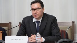 Митов даде по 400 лева на полицаи и служители в МВР за Коледа 