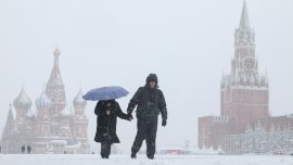 Априлска снежна буря връхлетя Москва СНИМКИ