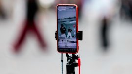 Използване на смартфон преди пубертета води до затлъстяване и депресия