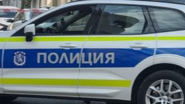 Кола се блъсна в автобус с туристи, Подбалканският път е блокиран