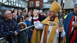 Първата жена архиепископ в Англиканската църква положи клетва