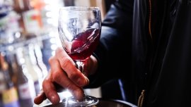 Назрява ли бунтът: Винената индустрия във Франция е пред колапс 