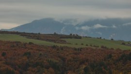 Мъгли в низините днес, на запад слънцето ще се показва
