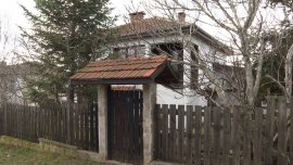 Продават къщата на Калушев в с. Българи и х. Петрохан за 1 млн. евро?
