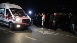 Седем загинали и 11 ранени при катастрофа между автобус и камион в Турция