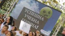 МОН: Над 55 000 първокласници ще прекрачат училищния праг утре