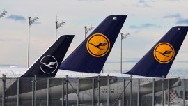 Без вода и храна: Цяла нощ Lufthansa държа заключени в самолет 123-ма пътници