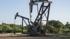 Кой ще спечели от венецуелския петрол?