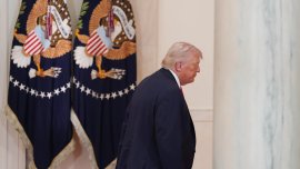 Тръмп пътува във времето?