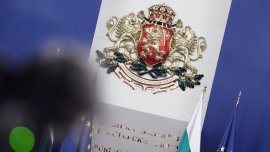 Тристранката обсъжда линията на бедности
