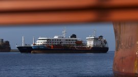 Трима турци от кораба с хантавирус ще са под карантина в Турция