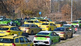Таксиметровите шофьори няма да подменят апарати след 8 август