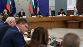 Радев иска актуализация на плановете при бедствия от областните управители
