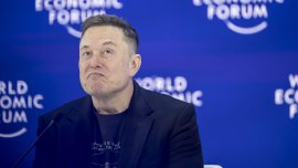 Мъск дава 260 евро на ден за работа от вкъщи  