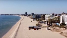 Първите туристи вече са в Слънчев бряг, очаква се кратък сезон