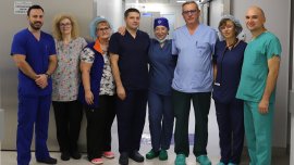 Медици от две болници спасиха слуха на тригодишно дете