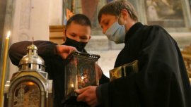 Трима гръцки свещеници в ареста, криели дрога в църквата