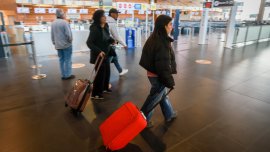 Работят ли бонусите за служителите на Ryanair, "ловящи" нарушители с големи багажи? 