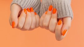 7 цвята за маникюр, които ще ви нaстроят за празниците