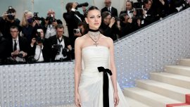 Никола Пелц с топлес снимки, притесни феновете