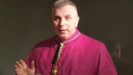 Италиански епископ предизвика гняв: Феминистките трябва да се подчиняват като Дева Мария