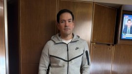 Рубио носи Nike Venezuela докато лети за Китай, сравниха го с Мадуро