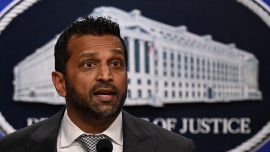 Шефът на ФБР Каш Пател ходи на работа пиян?