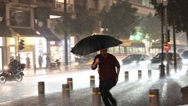 Червен код в Гърция, бурята "Байрон" настъпва здраво