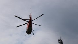 Жена пална цигара докато зарежда газ, пламна и тя 