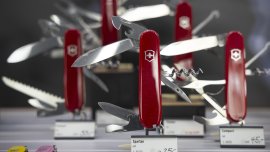 Швейцария увеличава разходите си за отбрана, не може да се защити сама