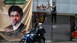 Кой държи властта в Иран: режимът продължава да функционира нормално