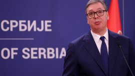 Хванаха Вучич да казва на Урсула, че е получил обаждане от Москва, тя го скастри ВИДЕО