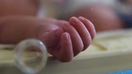 Трима израелски братя станаха бащи на четири деца, родили се в един ден