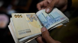 Иранският риал отслабна до рекордно ниско ниво от 1,8 милиона за долар 