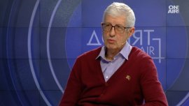 Румен Овчаров: Румен Радев няма да излезе на политическия терен