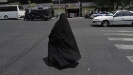 Екзекутират иранка, обвинена за убийството на съпруга си