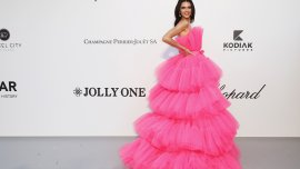 Кендъл Дженър блесна с топлес снимки