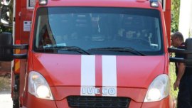 Пожар гори в покрайнините на Пазарджик, наближава жилищни блокове