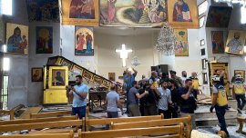 Експлозия в християнска църква в Дамаск, има загинали СНИМКИ