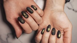 Тъмен маникюр за есента – 5 цвята, които да опитате