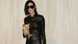 Деми Мур грабна с нова прическа - най-късата ѝ от години